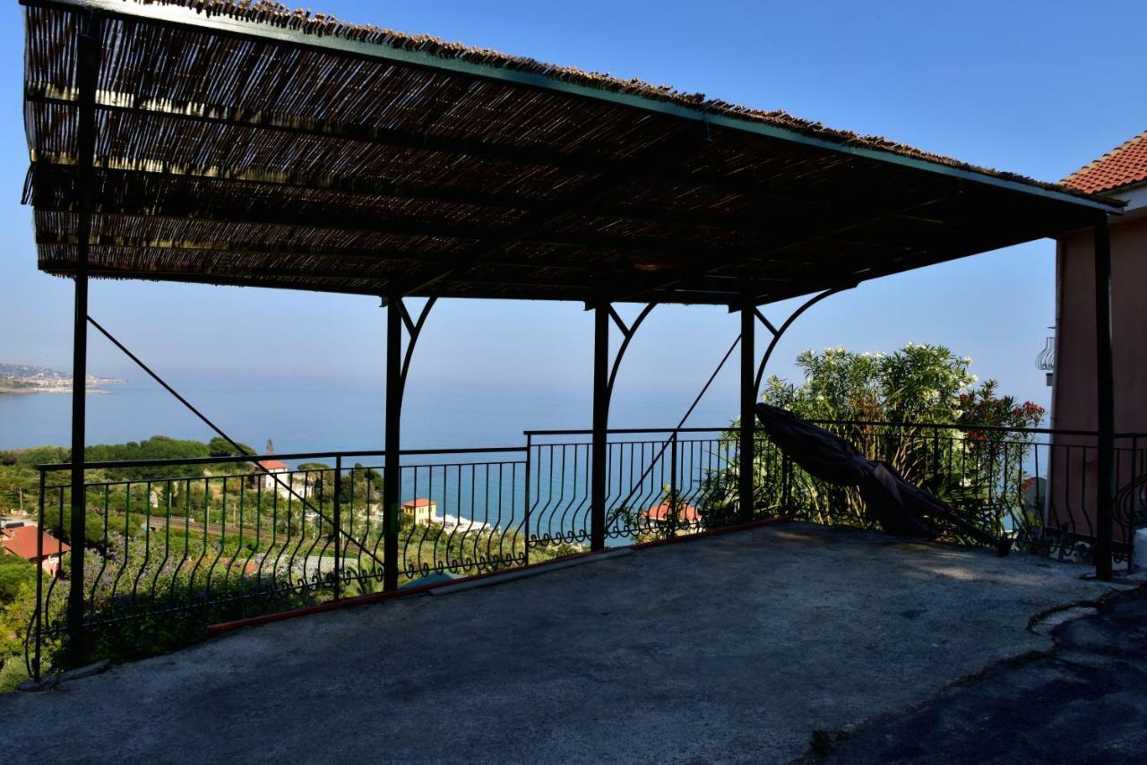 Vila Agriturismo Un Mare Di Fiori Ventimiglia Exteriér fotografie